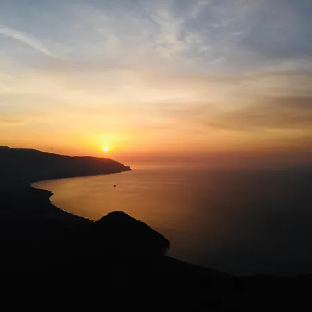 Omero Πανσιόν Tindari